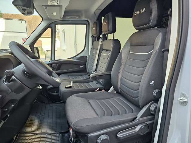 IVECO Daily 35S18HA8V DOKA Hi-Matic 12m³ 2xSchiebetür - Furgon, Dodávka s dvojitou kabinou: obrázek 3 IVECO Daily 35S18HA8V DOKA Hi-Matic 12m³ 2xSchiebetür - Furgon, Dodávka s dvojitou kabinou: obrázek 3