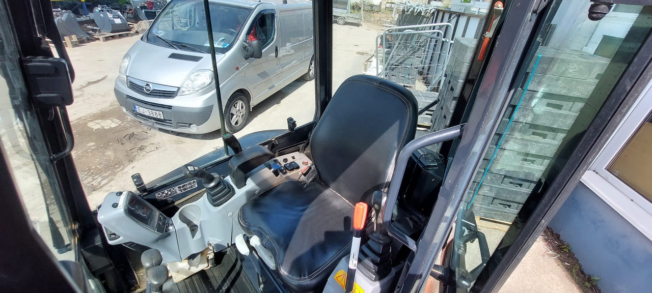 Kubota U27-4 HI leasing Kubota U27-4 HI: obrázek 8 Kubota U27-4 HI leasing Kubota U27-4 HI: obrázek 8