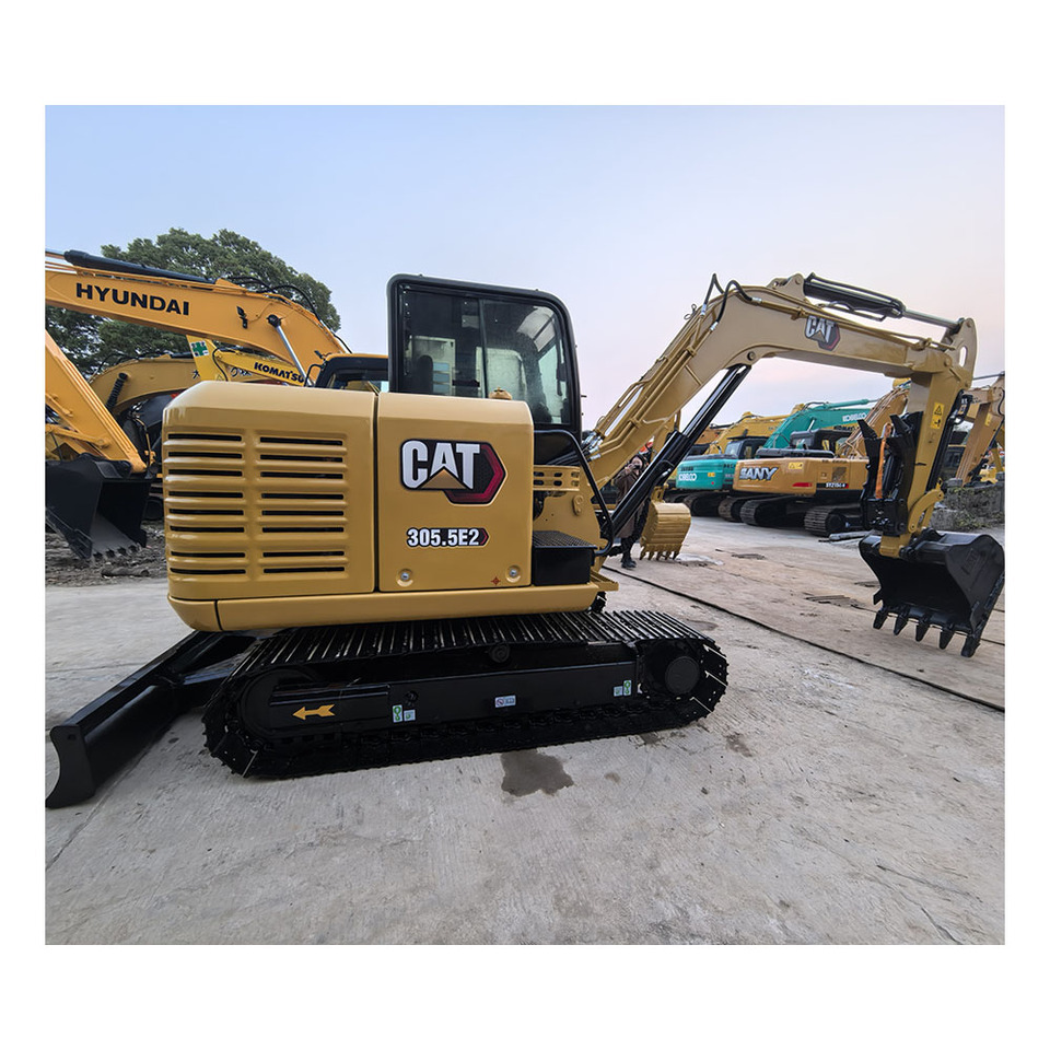 CAT 305.5E2 Excavator - Mini rýpadlo: obrázek 3 CAT 305.5E2 Excavator - Mini rýpadlo: obrázek 3