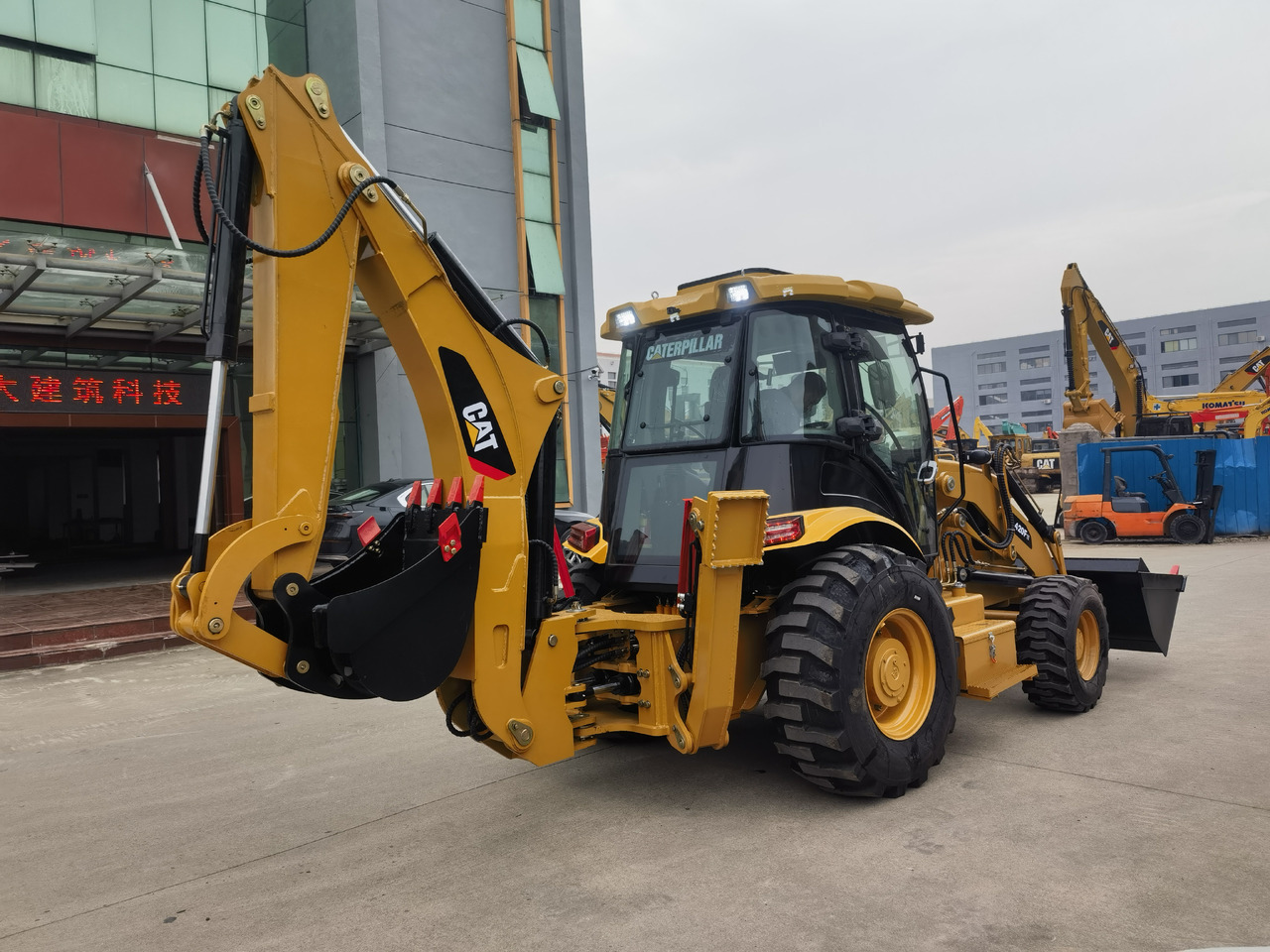 CAT 420F Backhoe Loader - Rýpadlo-nakladač: obrázek 1 CAT 420F Backhoe Loader - Rýpadlo-nakladač: obrázek 1