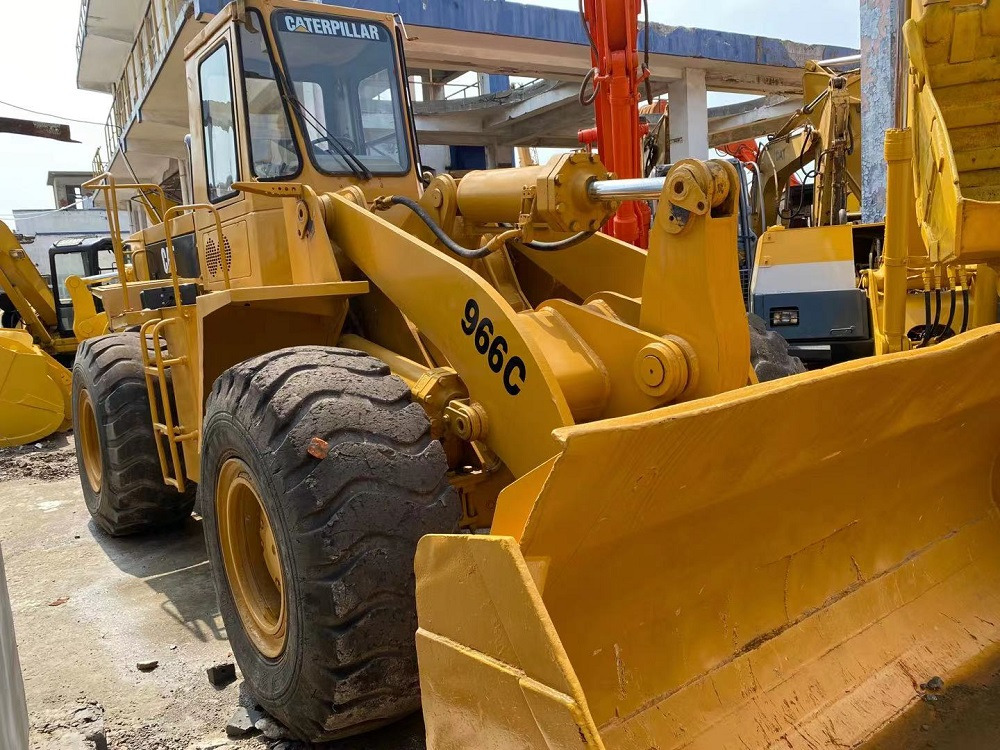 CAT 966C - Kolový nakladač: obrázek 2 CAT 966C - Kolový nakladač: obrázek 2
