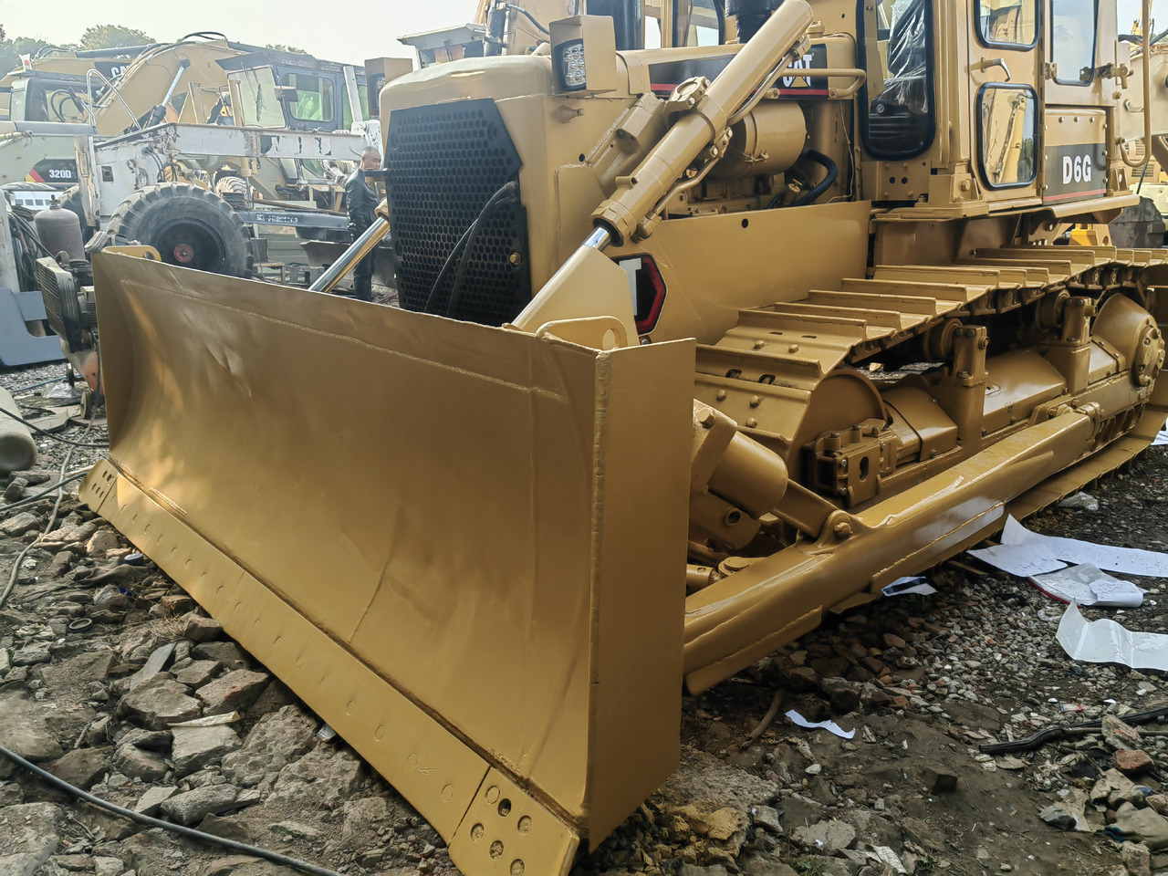 CAT D6G Bulldozer - Buldozer: obrázek 4 CAT D6G Bulldozer - Buldozer: obrázek 4