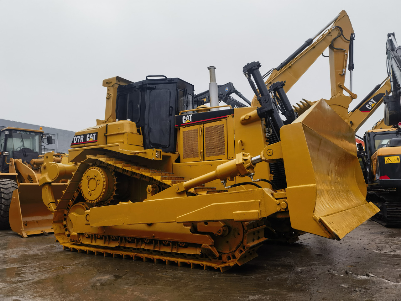 CAT D7R Bulldozer - Buldozer: obrázek 2 CAT D7R Bulldozer - Buldozer: obrázek 2