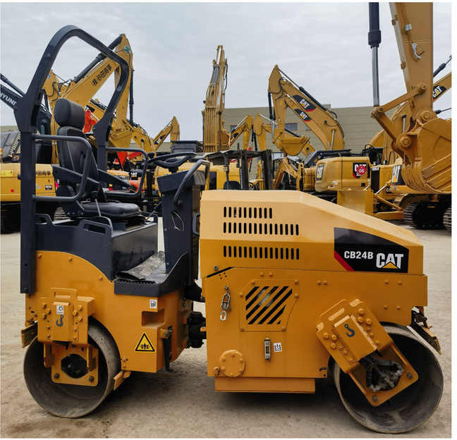 Good quality used road roller Double Drum Used Small Mini Road Roller Machine Compactor Price - Válec: obrázek 1 Good quality used road roller Double Drum Used Small Mini Road Roller Machine Compactor Price - Válec: obrázek 1