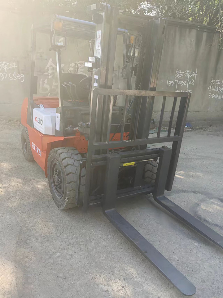 HELI CPCD 30 forklift - Dieselový vysokozdvižný vozík: obrázek 3 HELI CPCD 30 forklift - Dieselový vysokozdvižný vozík: obrázek 3