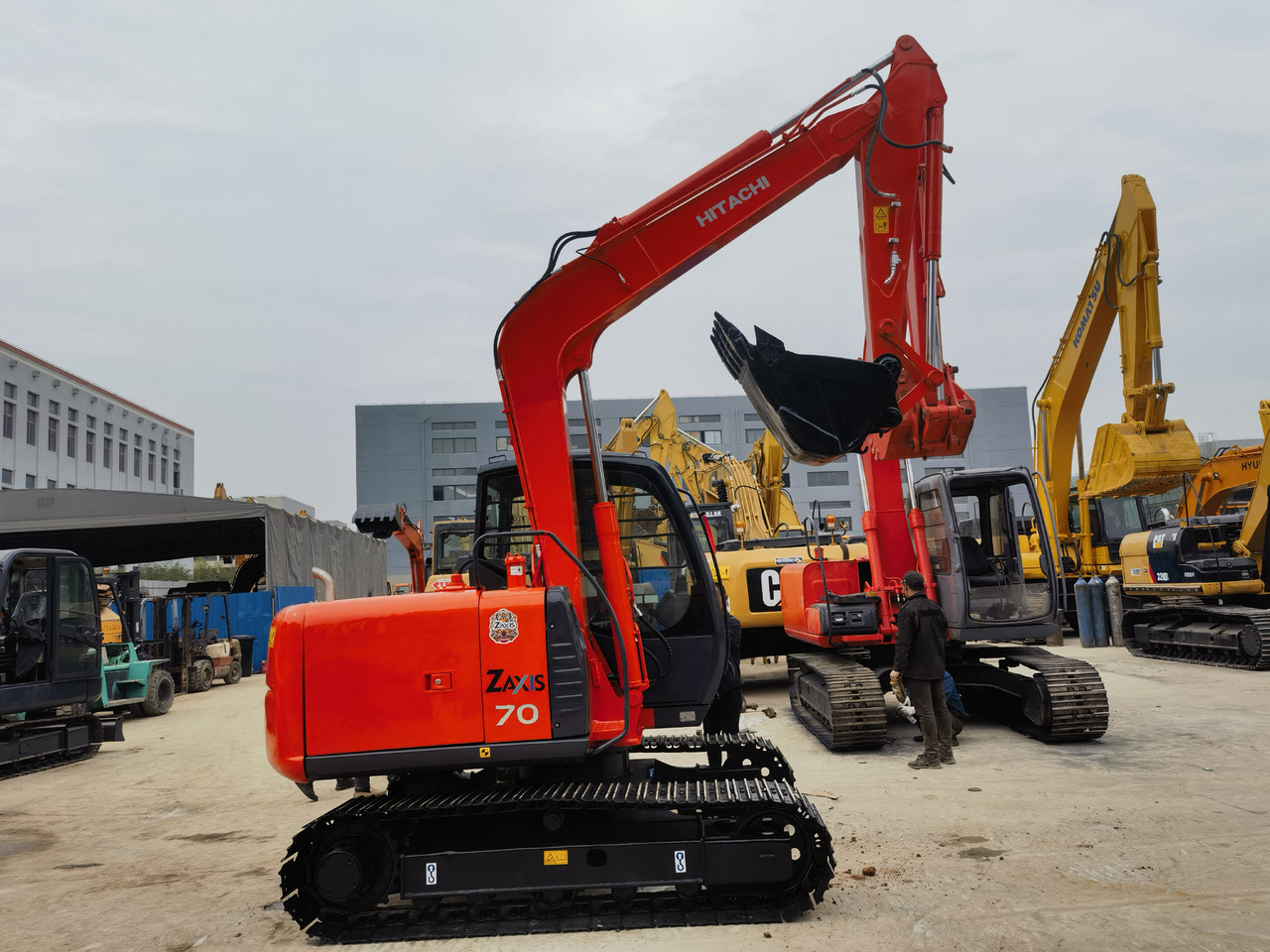 Hitachi ZX70 Excavator - Mini rýpadlo: obrázek 4 Hitachi ZX70 Excavator - Mini rýpadlo: obrázek 4