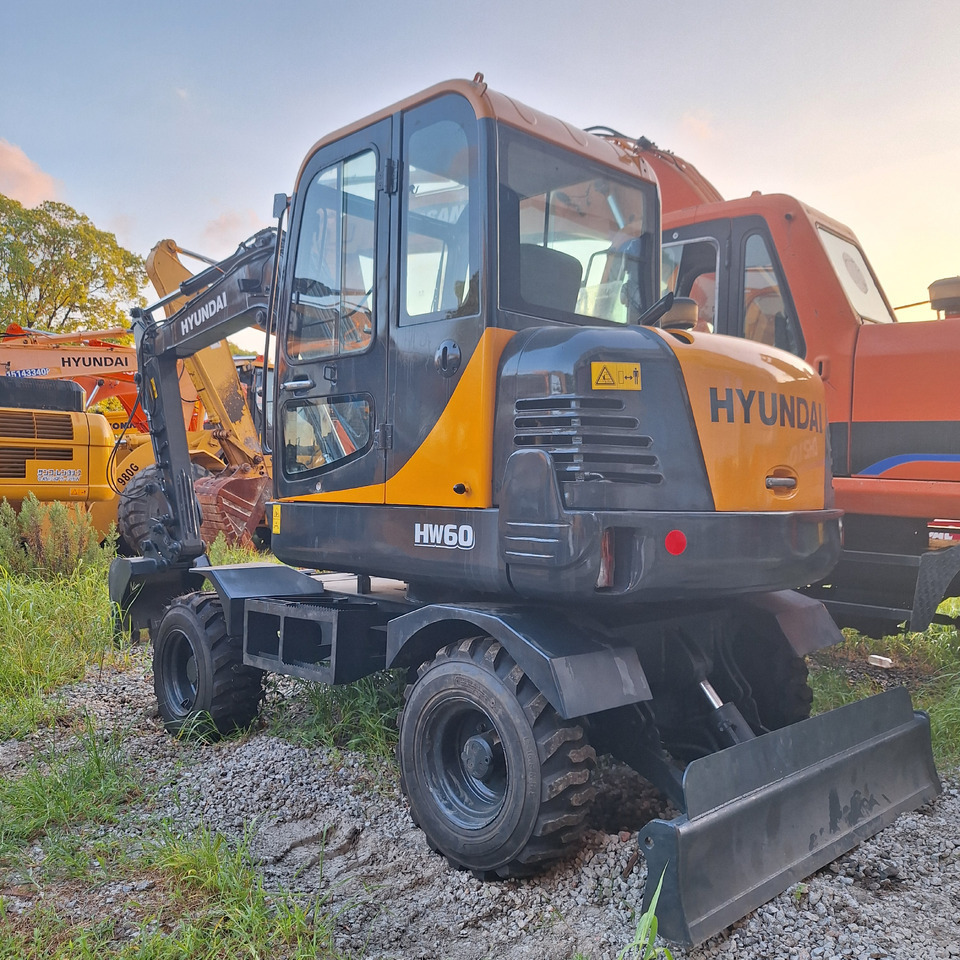 Hyundai 60vs excavator - Kolesové rýpadlo: obrázek 1 Hyundai 60vs excavator - Kolesové rýpadlo: obrázek 1