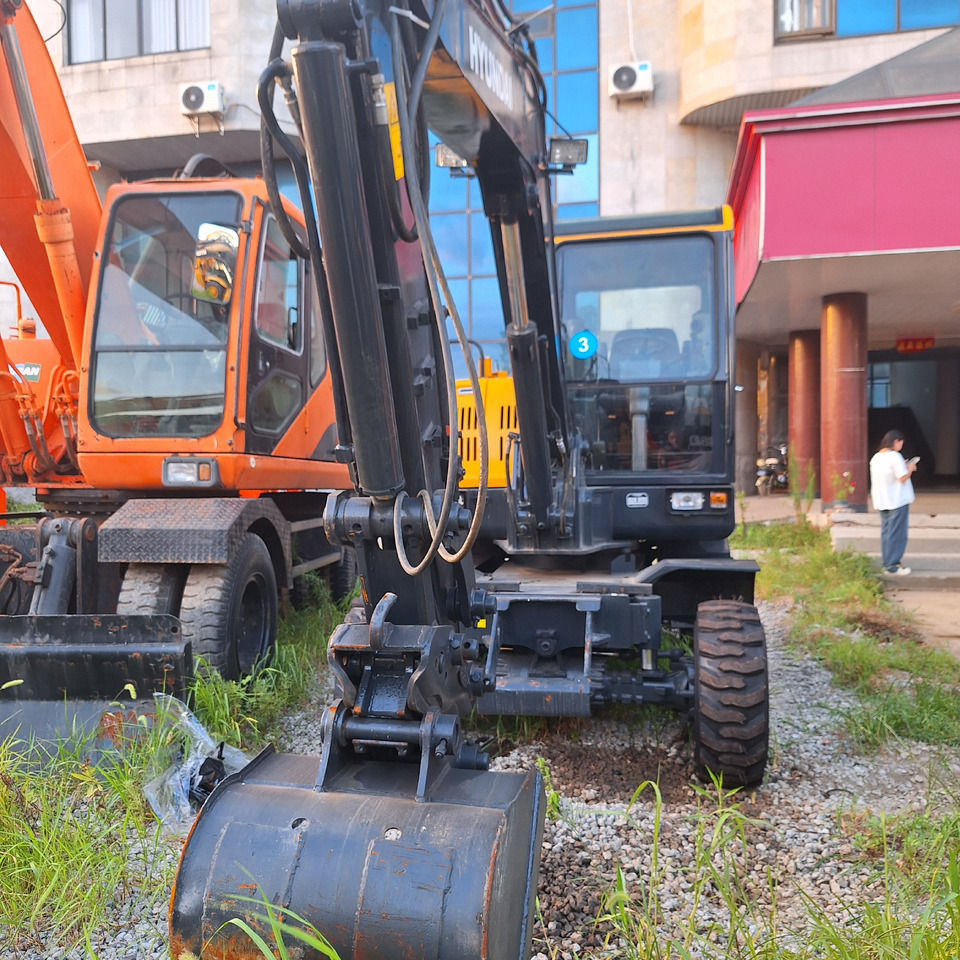 Hyundai HW60 excavator - Kolesové rýpadlo: obrázek 2 Hyundai HW60 excavator - Kolesové rýpadlo: obrázek 2