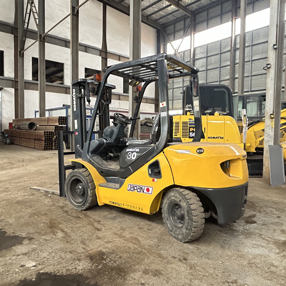 Komatsu FD30 Forklift - Dieselový vysokozdvižný vozík: obrázek 2 Komatsu FD30 Forklift - Dieselový vysokozdvižný vozík: obrázek 2