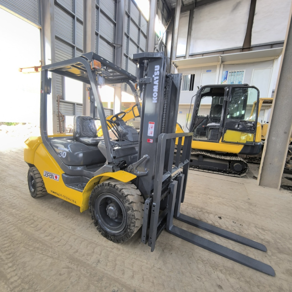 Komatsu FD30 Forklift - Dieselový vysokozdvižný vozík: obrázek 2 Komatsu FD30 Forklift - Dieselový vysokozdvižný vozík: obrázek 2