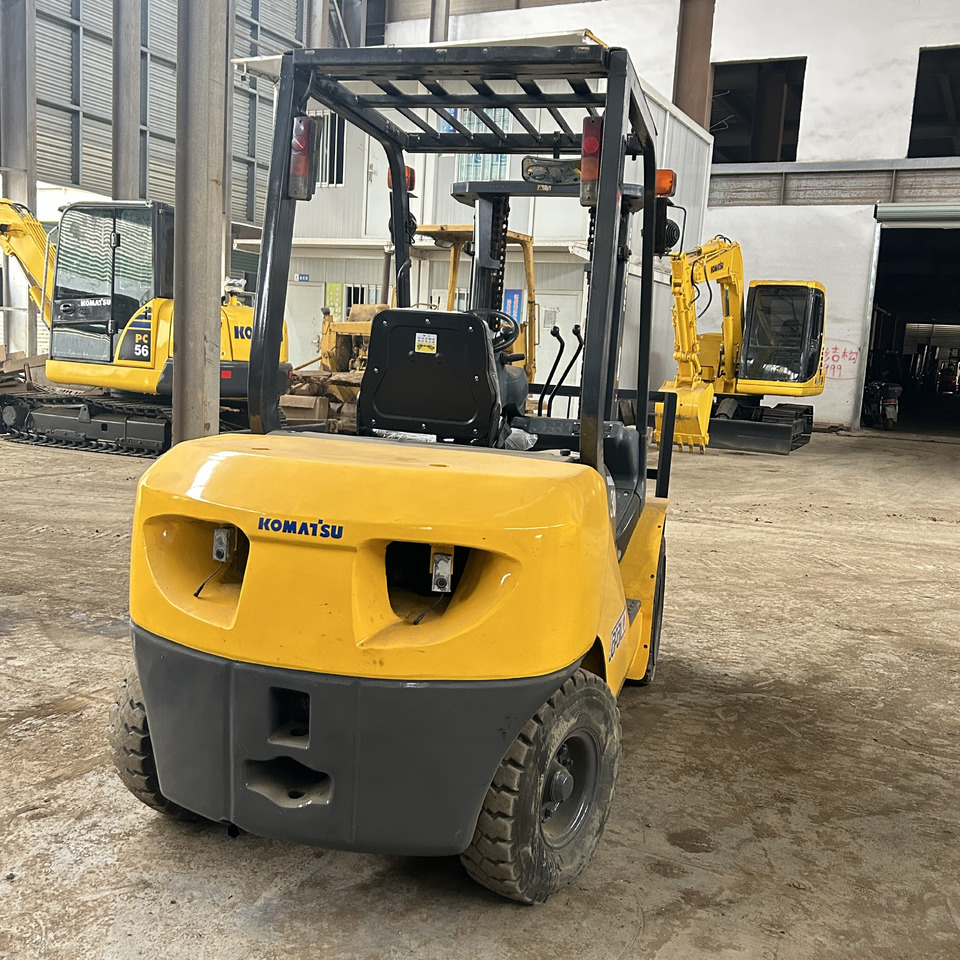 Komatsu FD30 Forklift - Dieselový vysokozdvižný vozík: obrázek 5 Komatsu FD30 Forklift - Dieselový vysokozdvižný vozík: obrázek 5