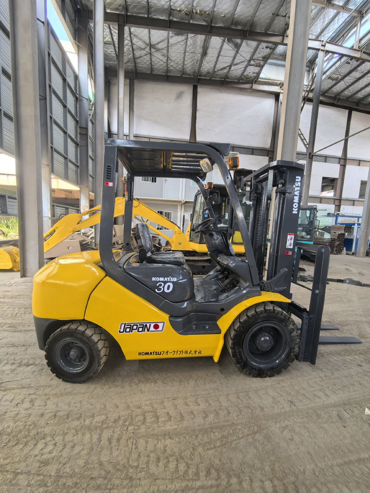Komatsu FD30 Forklift - Dieselový vysokozdvižný vozík: obrázek 1 Komatsu FD30 Forklift - Dieselový vysokozdvižný vozík: obrázek 1