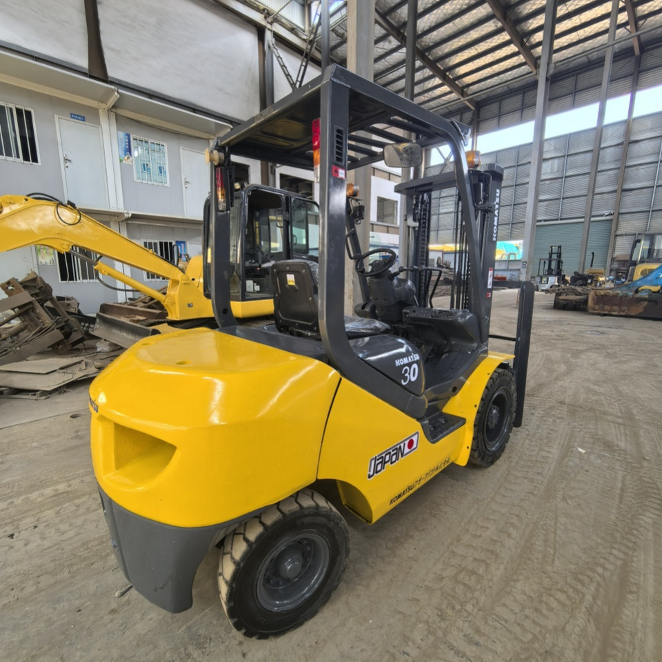 Komatsu FD30 Forklift - Dieselový vysokozdvižný vozík: obrázek 4 Komatsu FD30 Forklift - Dieselový vysokozdvižný vozík: obrázek 4