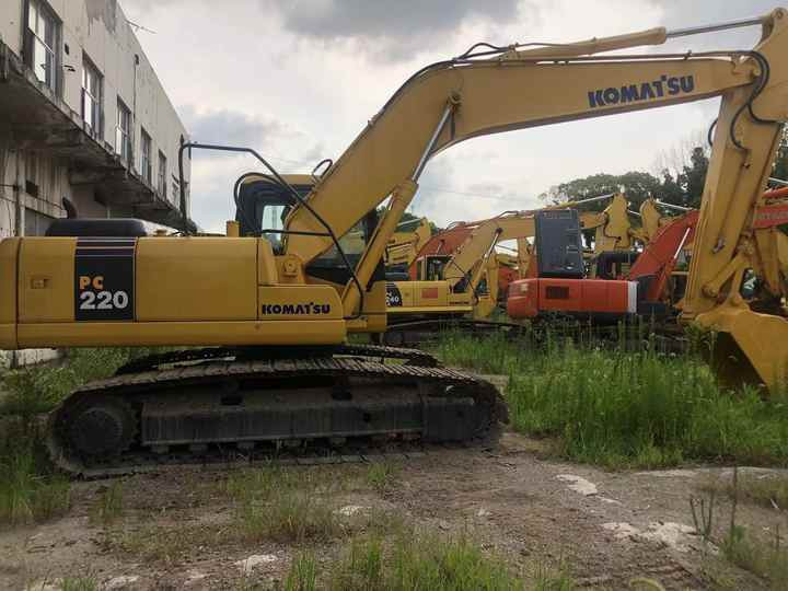 Komatsu PC220-7 - Pásové rýpadlo: obrázek 3 Komatsu PC220-7 - Pásové rýpadlo: obrázek 3