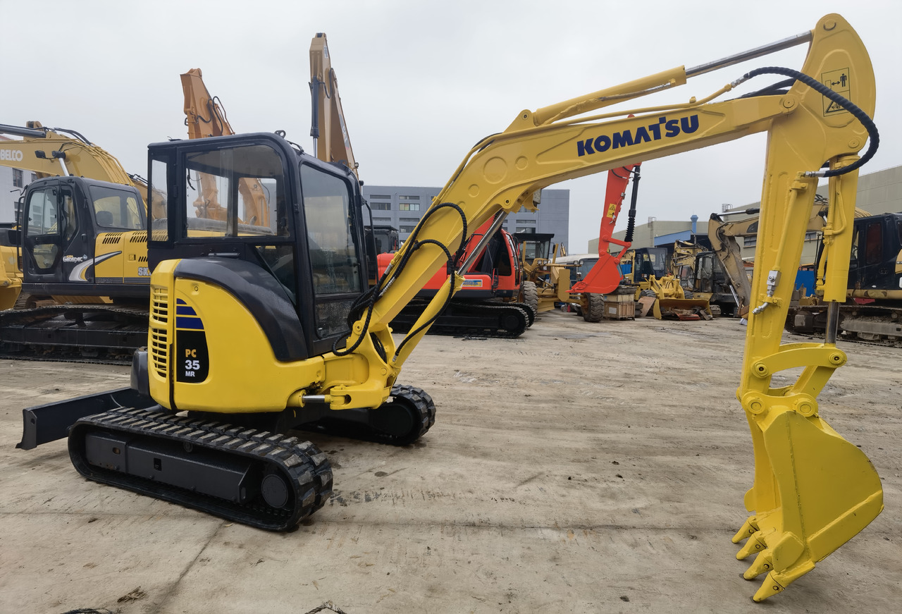 Komatsu PC35MR-3 Excavator - Pásové rýpadlo: obrázek 3 Komatsu PC35MR-3 Excavator - Pásové rýpadlo: obrázek 3