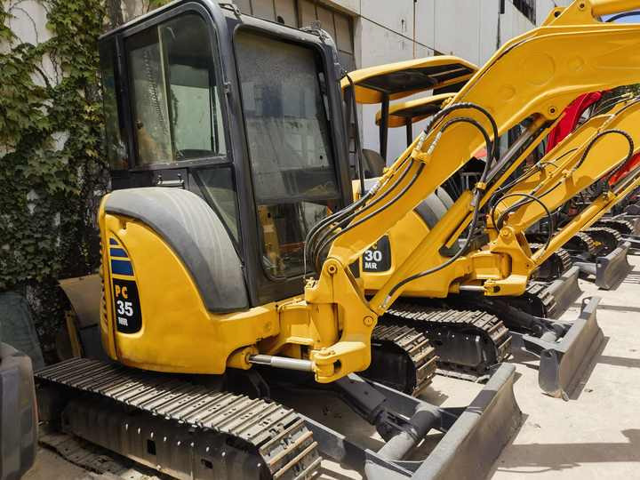 Komatsu PC35MR-3 excavator - Pásové rýpadlo: obrázek 2 Komatsu PC35MR-3 excavator - Pásové rýpadlo: obrázek 2