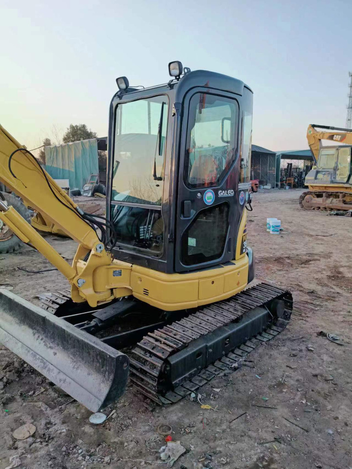 Komatsu PC35MR digger - Pásové rýpadlo: obrázek 4 Komatsu PC35MR digger - Pásové rýpadlo: obrázek 4
