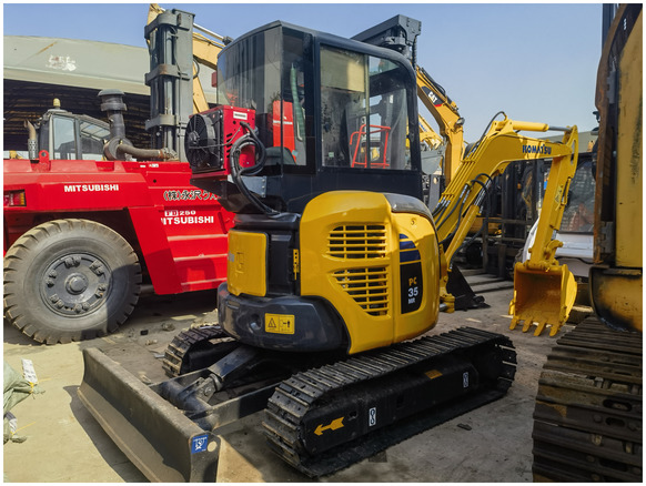 Komatsu mini excavator PC35MR cheap for sale Komatsu digger excavator 3.5 ton used excavator PC35 for sale - Pásové rýpadlo: obrázek 1 Komatsu mini excavator PC35MR cheap for sale Komatsu digger excavator 3.5 ton used excavator PC35 for sale - Pásové rýpadlo: obrázek 1