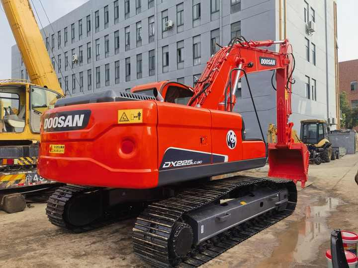 Original Korea made Used Doosan DX225LC DX225 Crawler Used Excavators 25t Working Good Model - Pásové rýpadlo: obrázek 3 Original Korea made Used Doosan DX225LC DX225 Crawler Used Excavators 25t Working Good Model - Pásové rýpadlo: obrázek 3