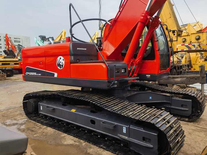 Original Korea made Used Doosan DX225LC DX225 Crawler Used Excavators 25t Working Good Model - Pásové rýpadlo: obrázek 5 Original Korea made Used Doosan DX225LC DX225 Crawler Used Excavators 25t Working Good Model - Pásové rýpadlo: obrázek 5