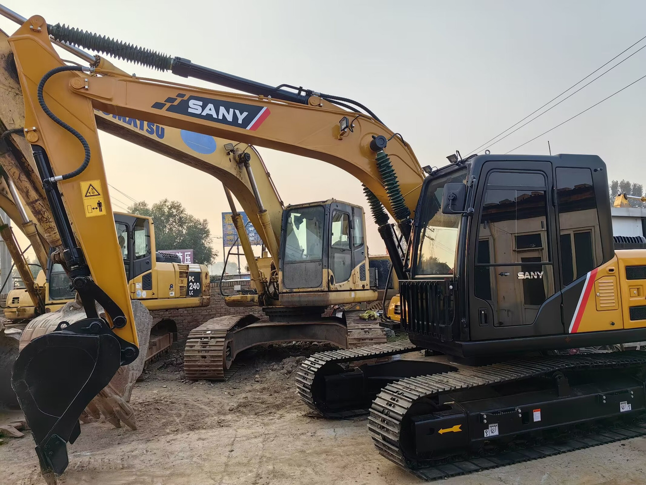 SANY 135C Excavator - Pásové rýpadlo: obrázek 4 SANY 135C Excavator - Pásové rýpadlo: obrázek 4