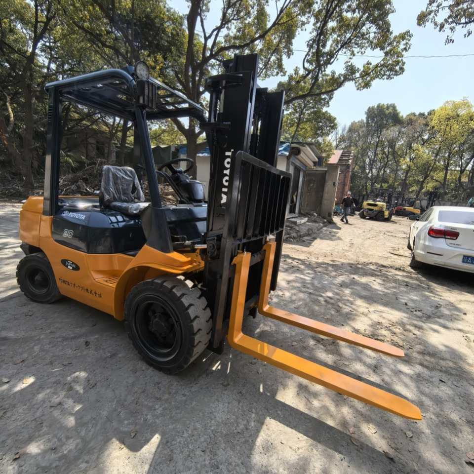 Toyota FD30 Forklift - Dieselový vysokozdvižný vozík: obrázek 5 Toyota FD30 Forklift - Dieselový vysokozdvižný vozík: obrázek 5