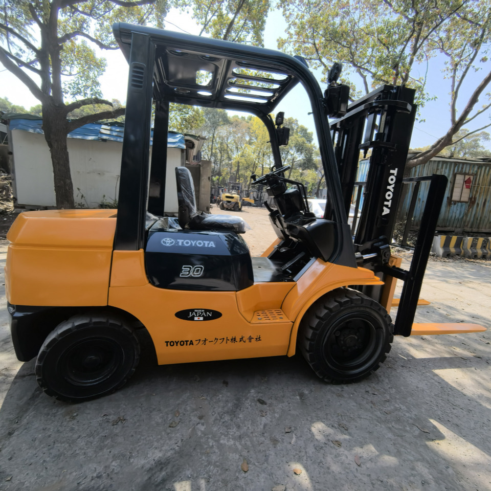 Toyota FD30 Forklift - Dieselový vysokozdvižný vozík: obrázek 2 Toyota FD30 Forklift - Dieselový vysokozdvižný vozík: obrázek 2