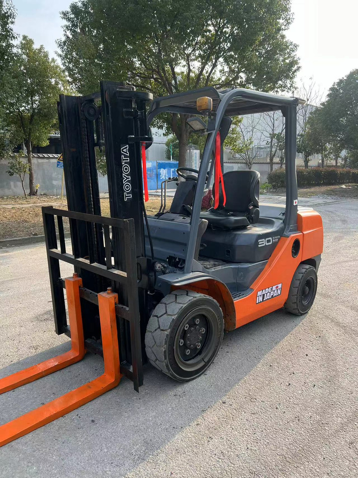 Used Toyota 8FD30 forklift - Dieselový vysokozdvižný vozík: obrázek 1 Used Toyota 8FD30 forklift - Dieselový vysokozdvižný vozík: obrázek 1