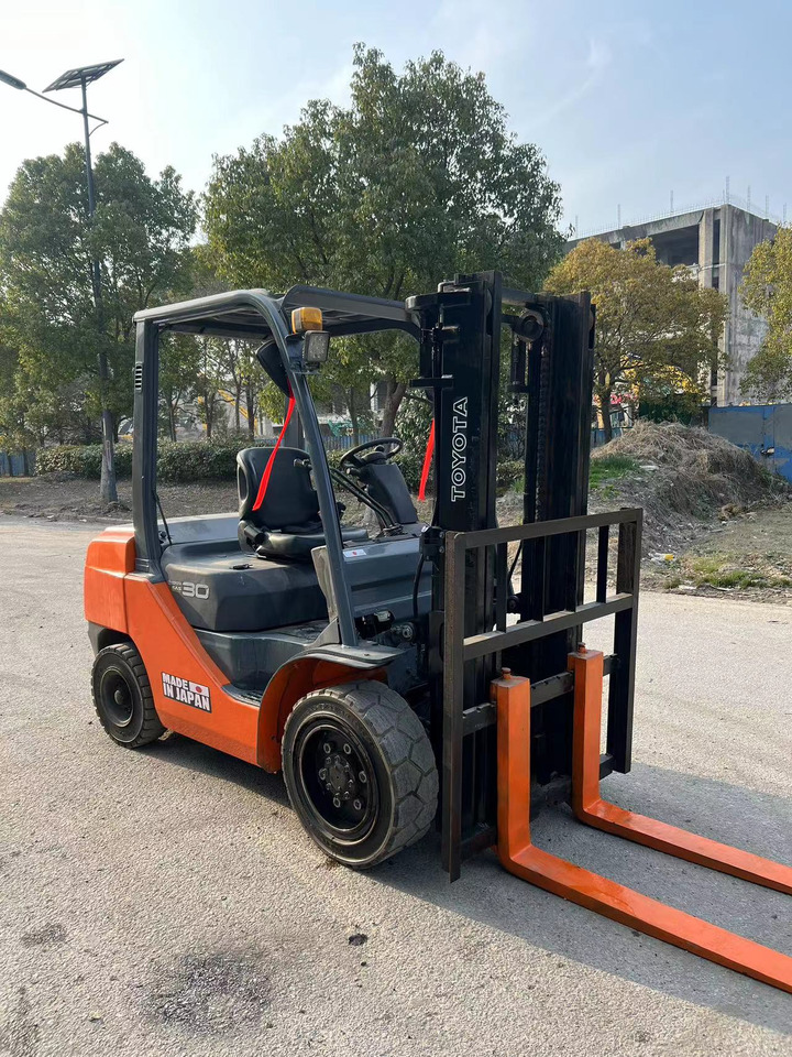 Used Toyota 8FD30 forklift - Dieselový vysokozdvižný vozík: obrázek 4 Used Toyota 8FD30 forklift - Dieselový vysokozdvižný vozík: obrázek 4