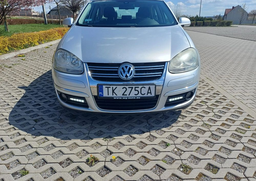 Volkswagen Jetta 2.0 TDI DPF Comfortline - Sedan: obrázek 2 Volkswagen Jetta 2.0 TDI DPF Comfortline - Sedan: obrázek 2