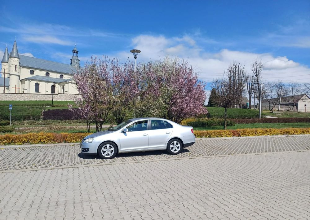 Volkswagen Jetta 2.0 TDI DPF Comfortline - Sedan: obrázek 1 Volkswagen Jetta 2.0 TDI DPF Comfortline - Sedan: obrázek 1