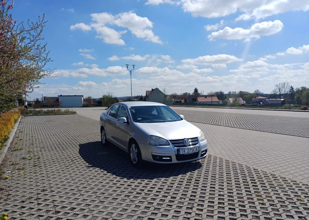 Volkswagen Jetta 2.0 TDI DPF Comfortline - Sedan: obrázek 5 Volkswagen Jetta 2.0 TDI DPF Comfortline - Sedan: obrázek 5