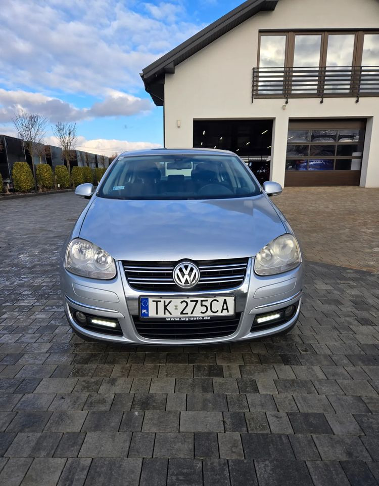 Volkswagen Jetta 2.0 TDI Sportline - Sedan: obrázek 1 Volkswagen Jetta 2.0 TDI Sportline - Sedan: obrázek 1