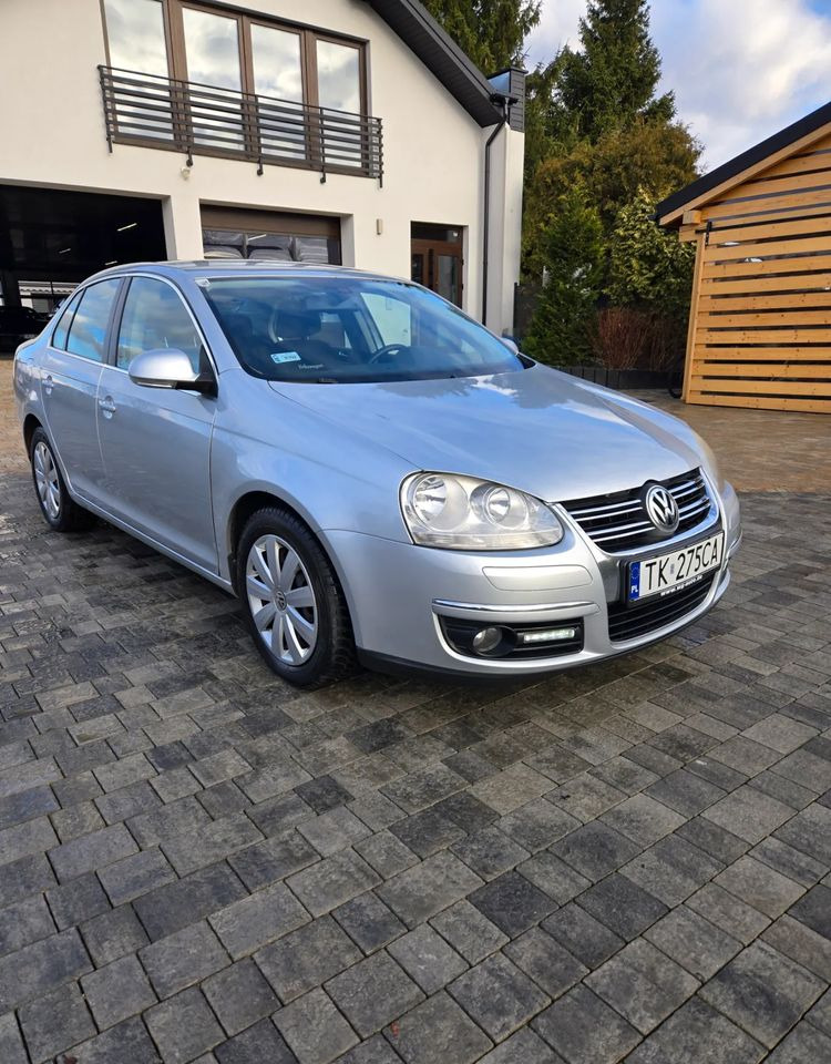 Volkswagen Jetta 2.0 TDI Sportline - Sedan: obrázek 3 Volkswagen Jetta 2.0 TDI Sportline - Sedan: obrázek 3