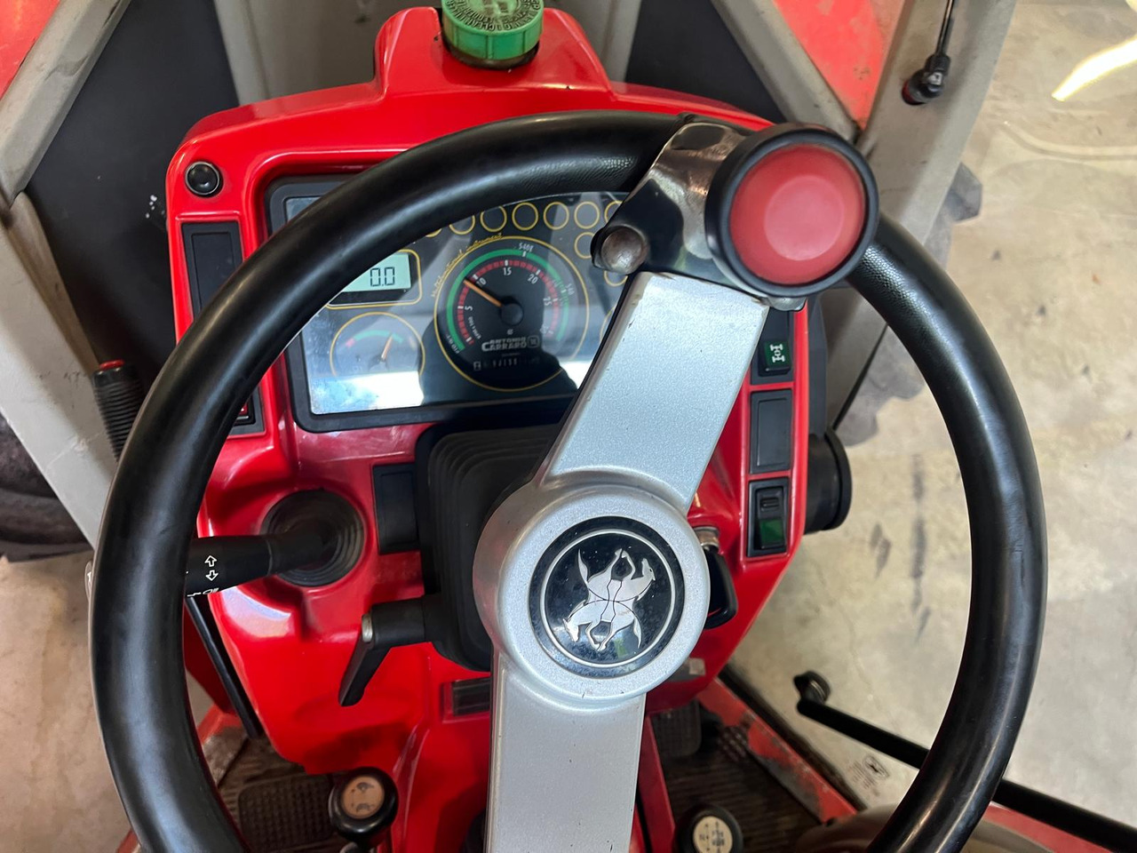 Traktor ANTONIO CARRARO SRX 9400: obrázek 8