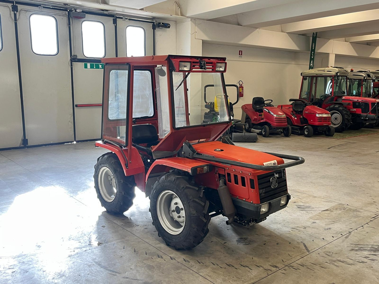 ANTONIO CARRARO TIGRONE 4000 - Traktor: obrázek 4 ANTONIO CARRARO TIGRONE 4000 - Traktor: obrázek 4