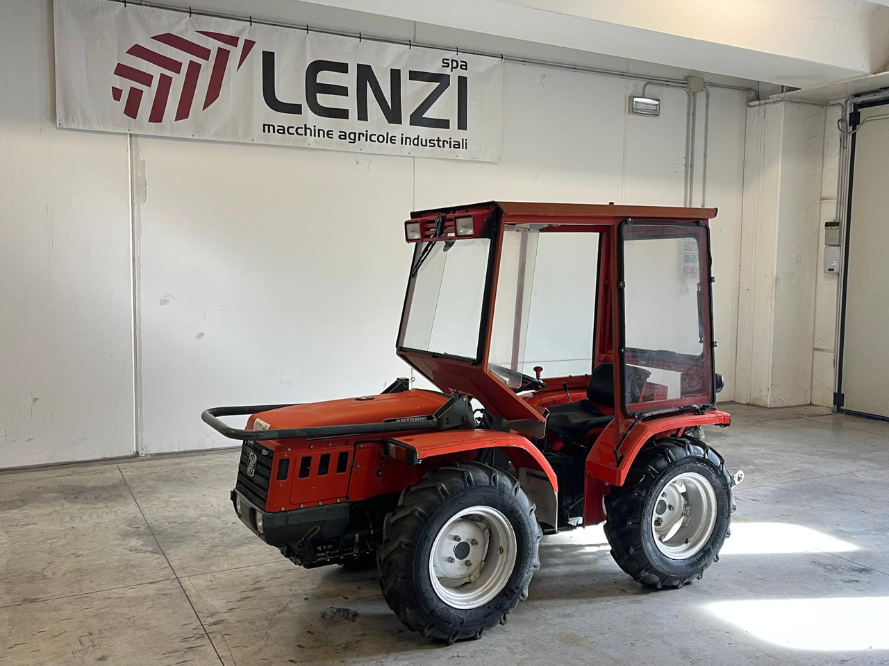 ANTONIO CARRARO TIGRONE 4000 - Traktor: obrázek 2 ANTONIO CARRARO TIGRONE 4000 - Traktor: obrázek 2