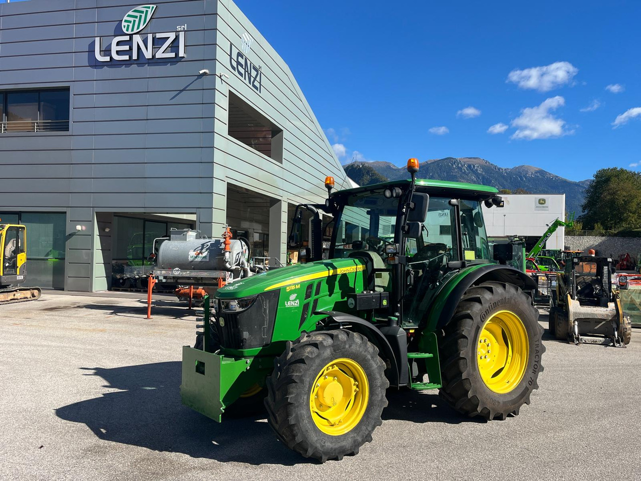 JOHN DEERE 5115M - Traktor: obrázek 1 JOHN DEERE 5115M - Traktor: obrázek 1