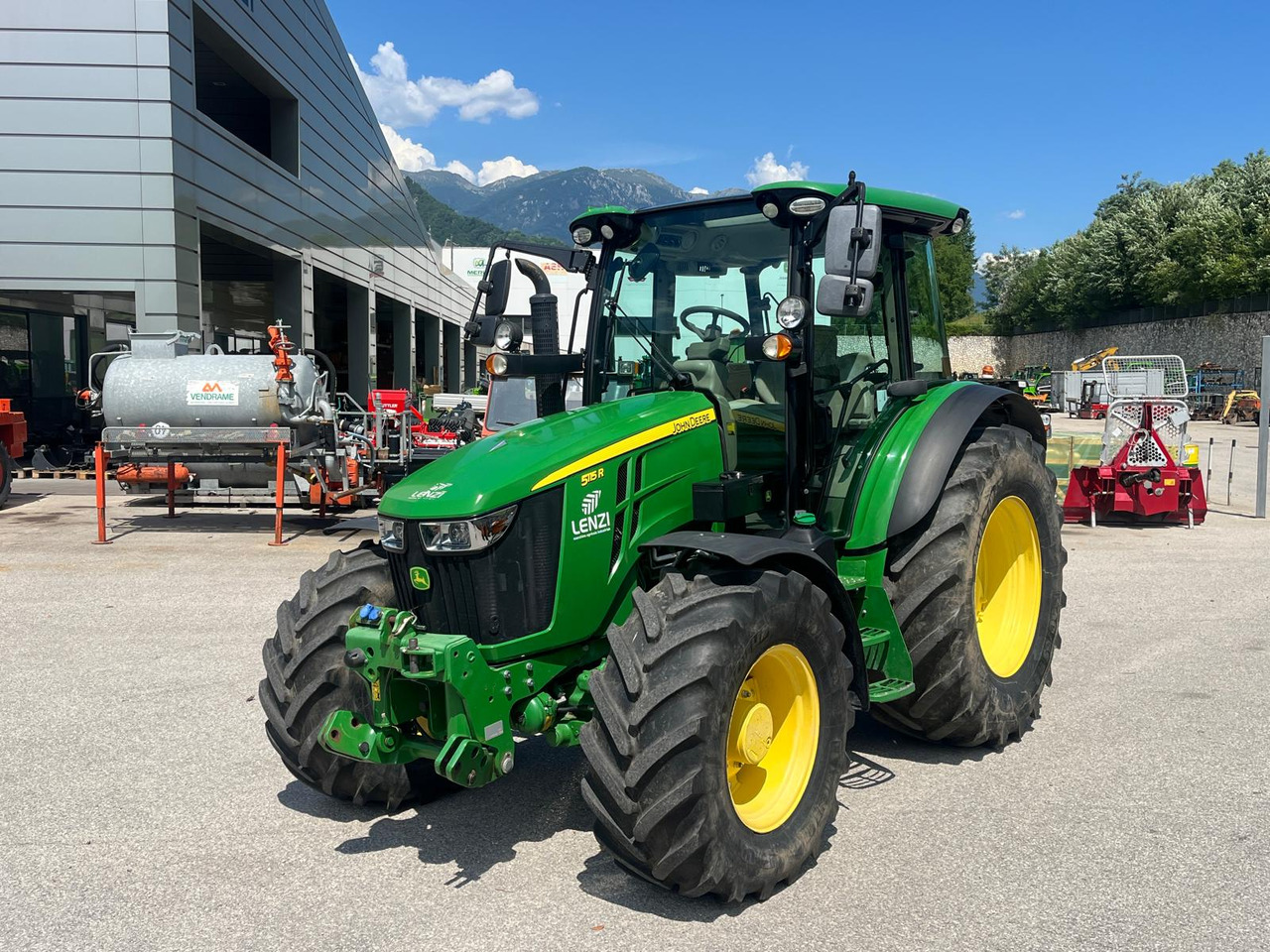 JOHN DEERE 5115R - Traktor: obrázek 2 JOHN DEERE 5115R - Traktor: obrázek 2