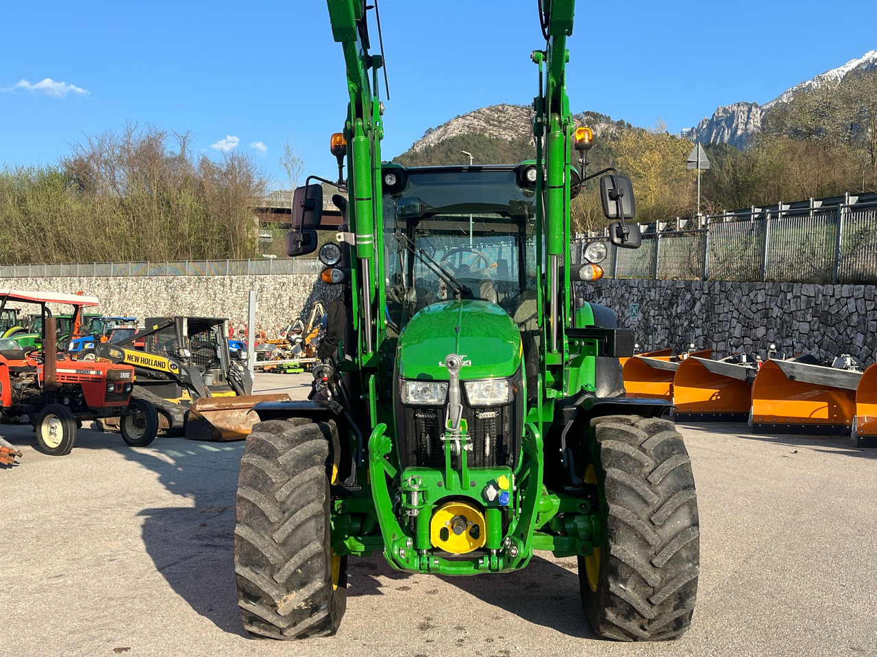 TARATTORE JOHN DEERE 5125R - Traktor: obrázek 4 TARATTORE JOHN DEERE 5125R - Traktor: obrázek 4