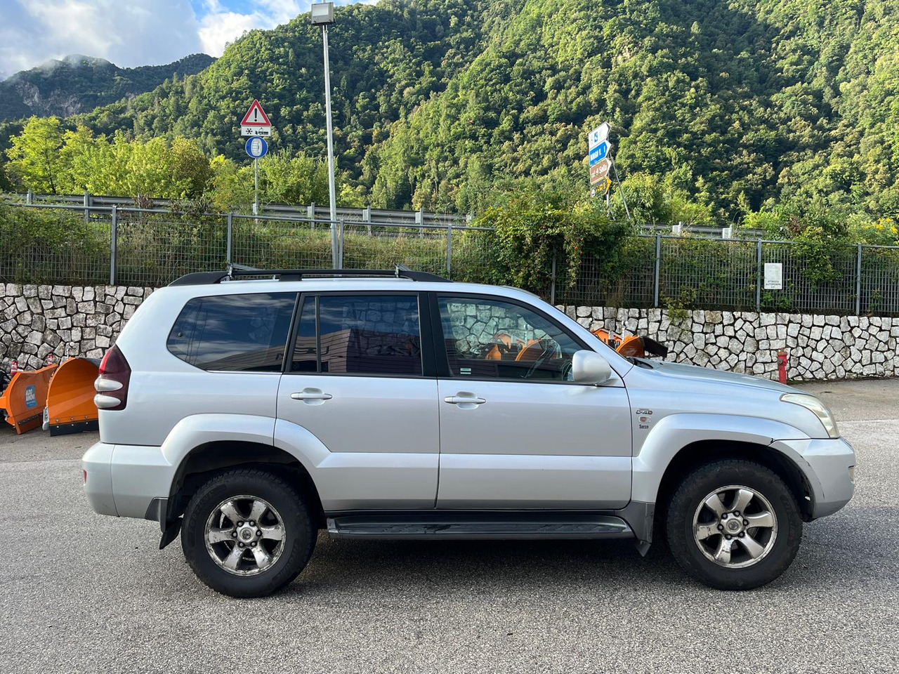 TOYOTA LAND CRUISER 4X4 3.0 D-4D - Osobní auto: obrázek 5 TOYOTA LAND CRUISER 4X4 3.0 D-4D - Osobní auto: obrázek 5