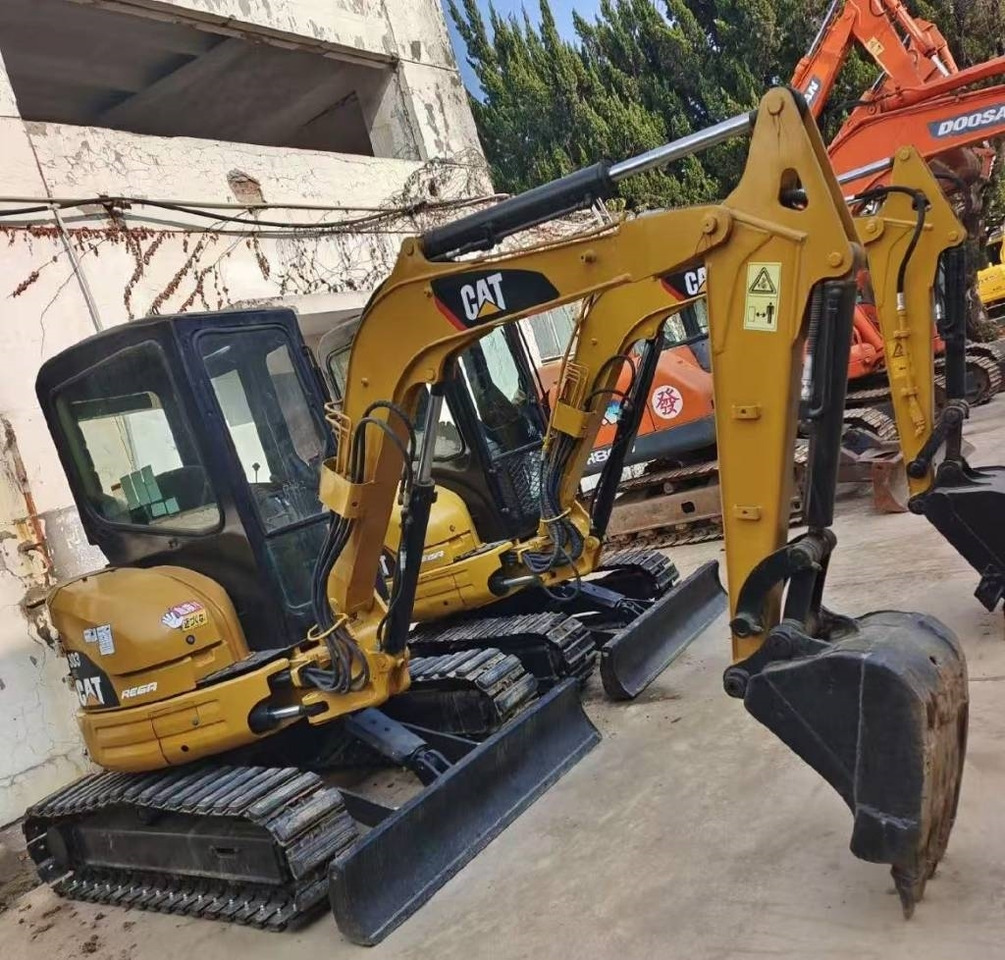 CAT 303 CR - Mini rýpadlo: obrázek 1 CAT 303 CR - Mini rýpadlo: obrázek 1