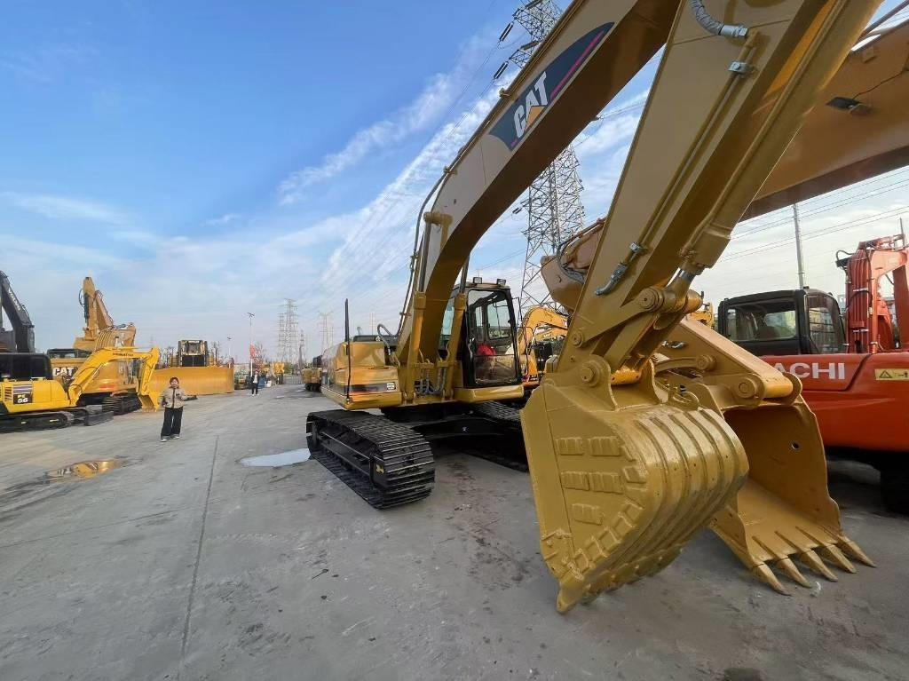 CAT 320 B - Pásové rýpadlo: obrázek 1 CAT 320 B - Pásové rýpadlo: obrázek 1