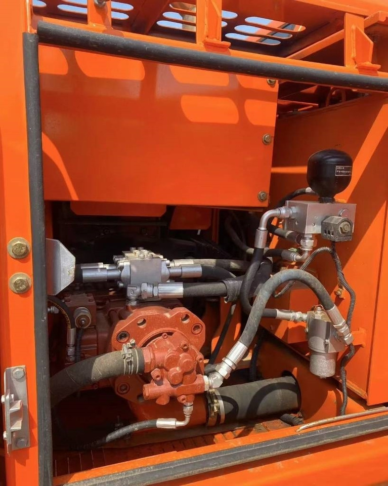 Doosan DH 150 - Pásové rýpadlo: obrázek 3 Doosan DH 150 - Pásové rýpadlo: obrázek 3