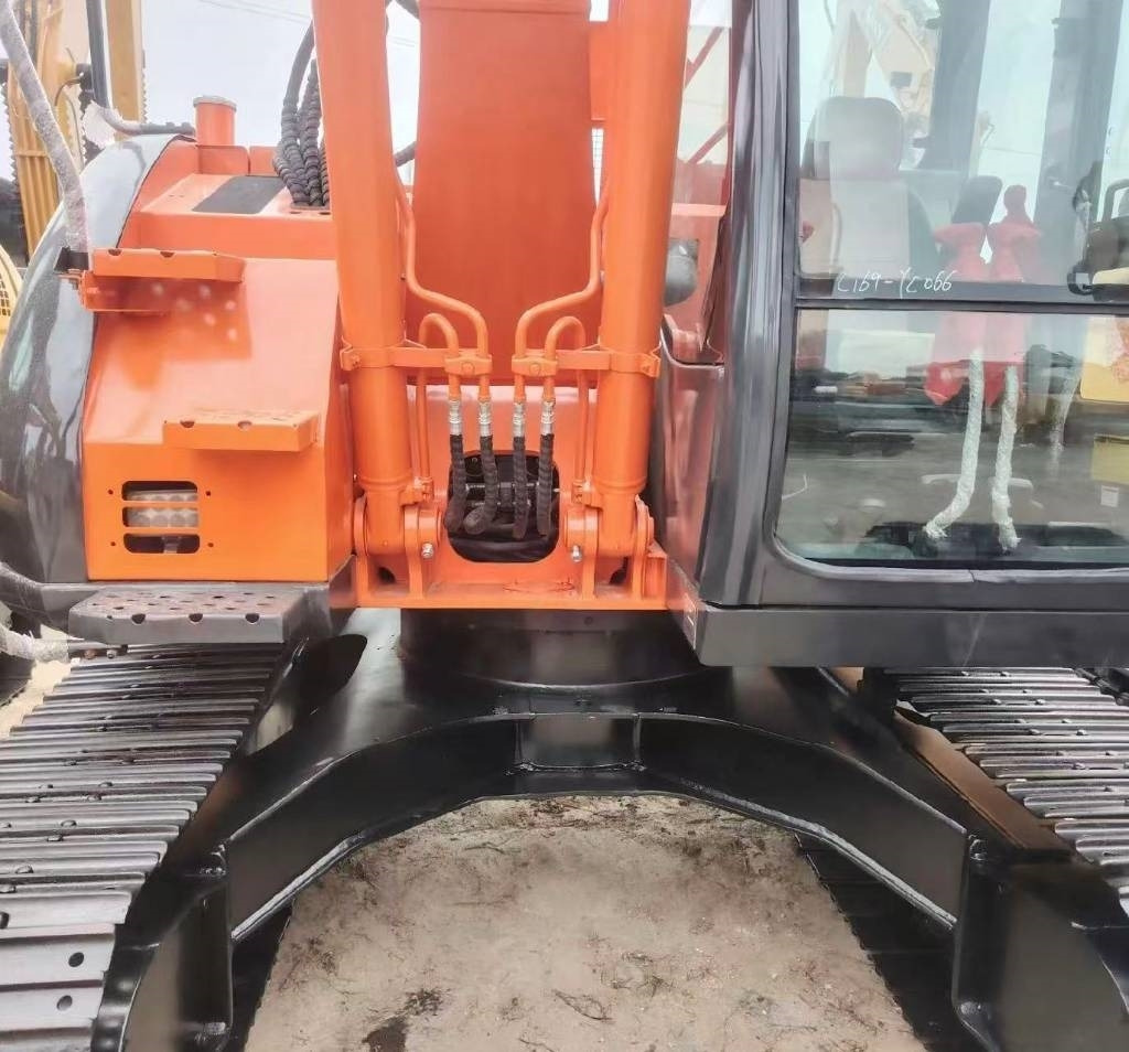 Hitachi 135 US-6 - Pásové rýpadlo: obrázek 5 Hitachi 135 US-6 - Pásové rýpadlo: obrázek 5