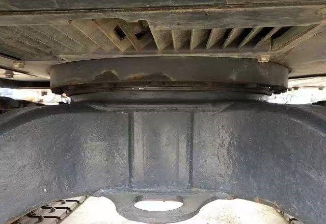 Hitachi 30 - Pásové rýpadlo: obrázek 3 Hitachi 30 - Pásové rýpadlo: obrázek 3