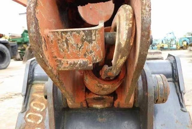 Hitachi 30 - Pásové rýpadlo: obrázek 5 Hitachi 30 - Pásové rýpadlo: obrázek 5