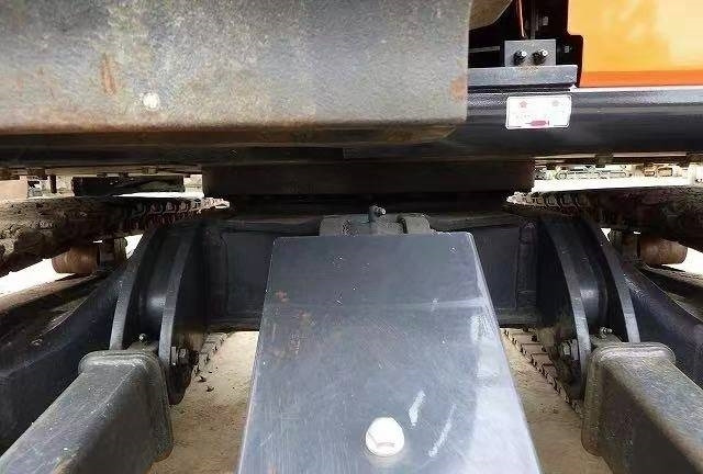 Hitachi 30 - Pásové rýpadlo: obrázek 4 Hitachi 30 - Pásové rýpadlo: obrázek 4