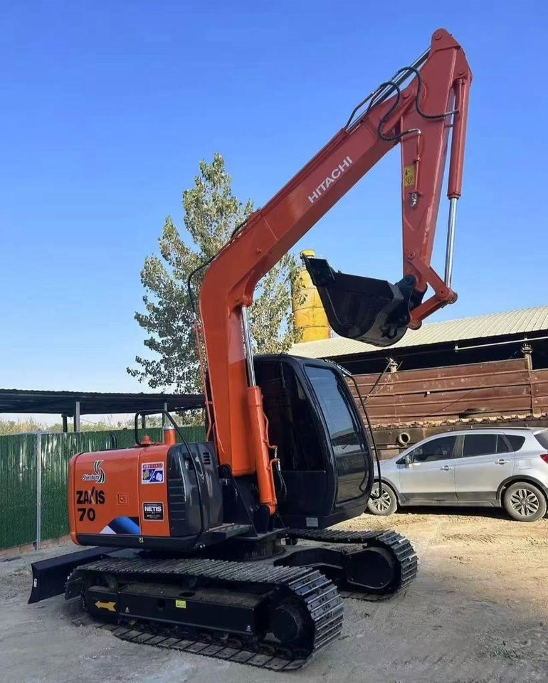 Hitachi ZAXS 70 - Mini rýpadlo: obrázek 1 Hitachi ZAXS 70 - Mini rýpadlo: obrázek 1