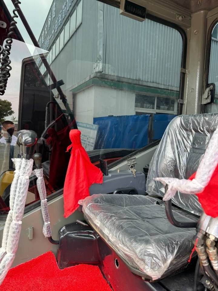 Hitachi ZX 55 - Mini rýpadlo: obrázek 5 Hitachi ZX 55 - Mini rýpadlo: obrázek 5